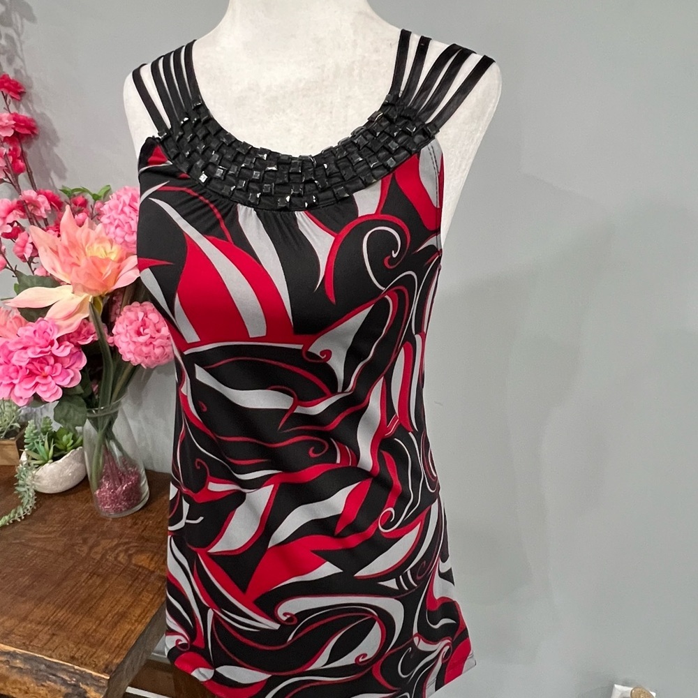 Sleeveless Top - Picture 3 of 16